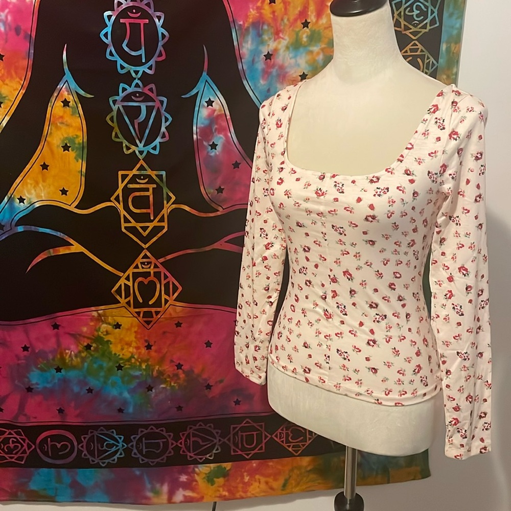 NWOT! XS floral long sleeve top